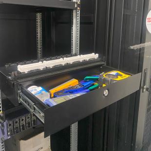 DNFEBABB-001-0 - BANCADA T�CNICA PARA RACK 19 - DN-BENCH-BOX - D-NET